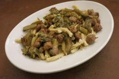 Maccarrones de busa con salsiccia e carciofi